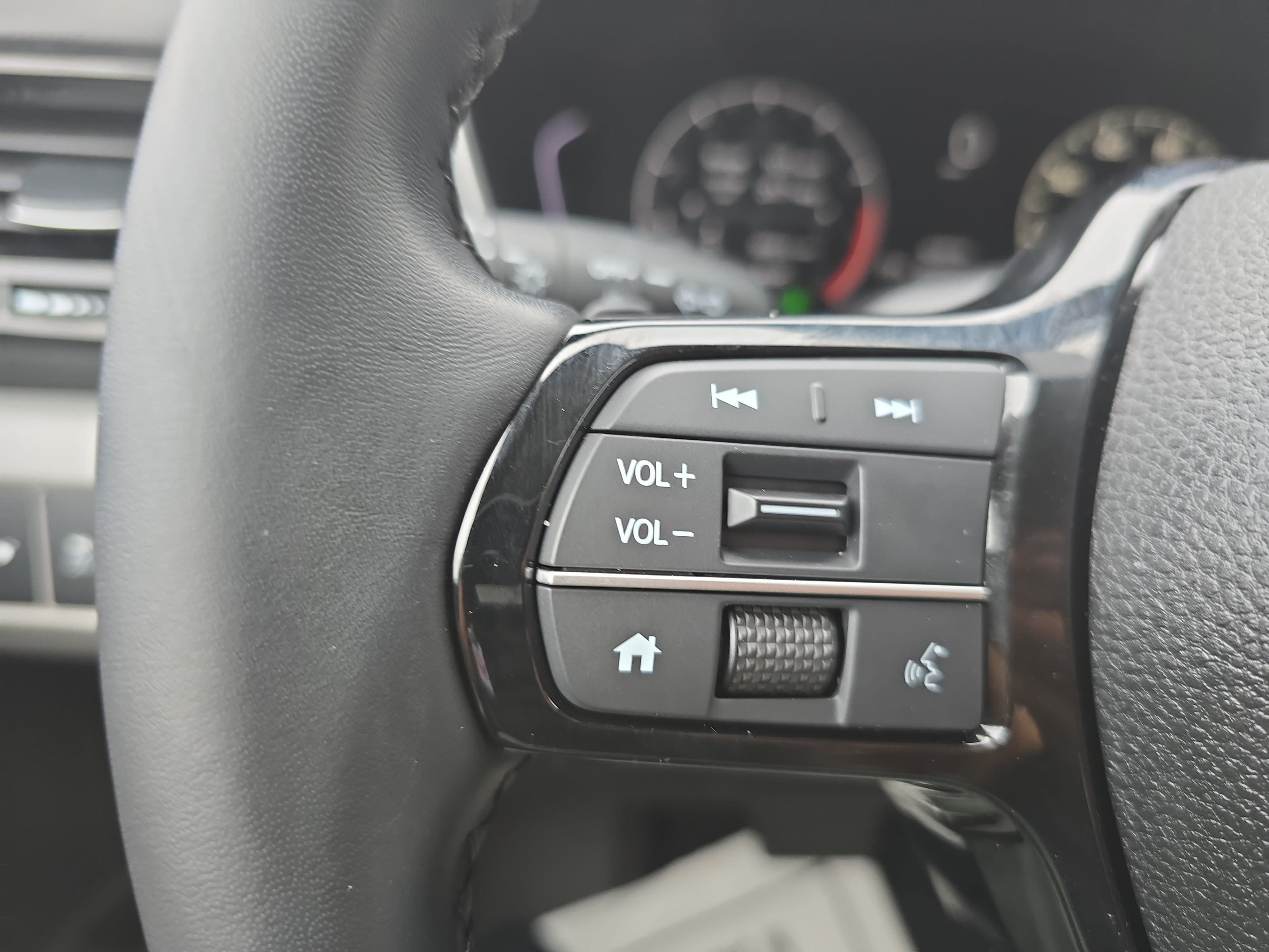 Certified 2024 Honda Pilot Touring image 17