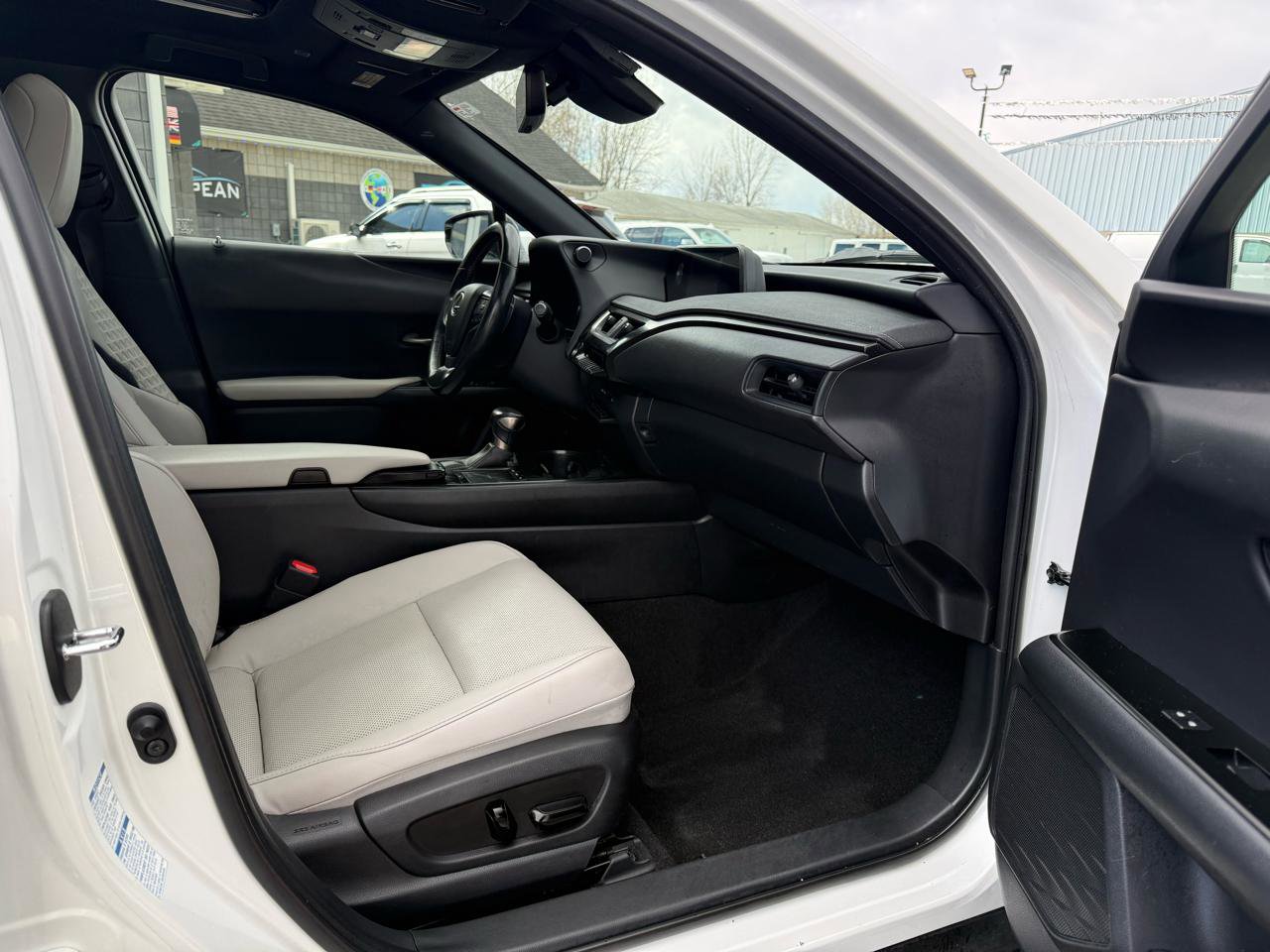 Used 2021 Lexus UX 250h UX 250h AWD w/ Premium Package image 10