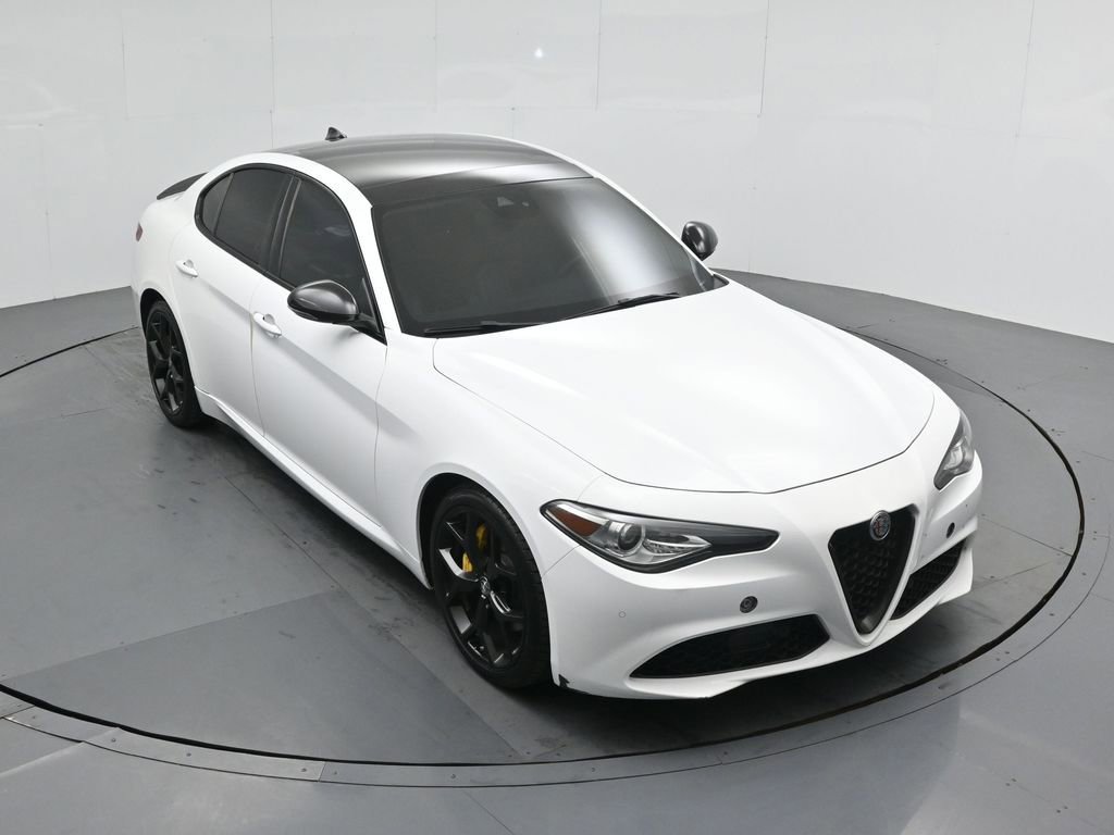 Used 2021 Alfa Romeo Giulia Ti w/ Nero Edizione image 39