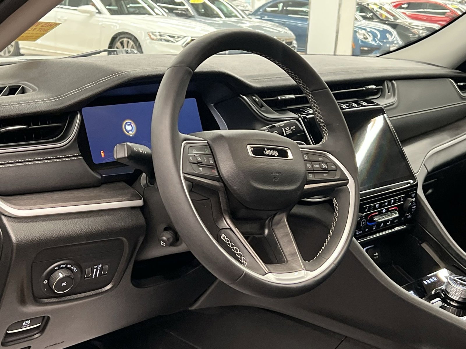 Used 2024 Jeep Grand Cherokee Limited w/ Luxury Tech Group II image 14