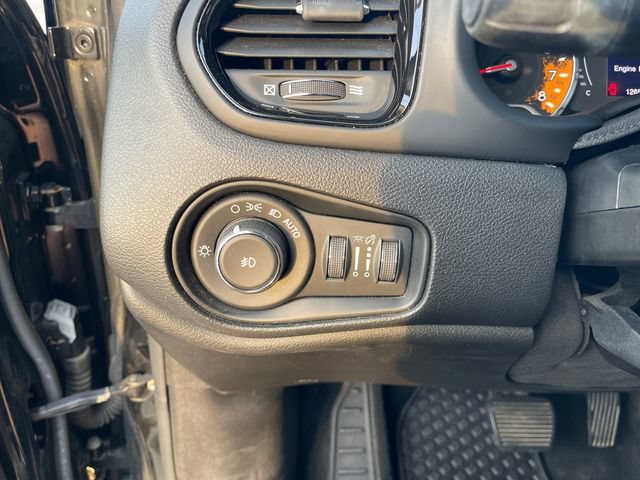 Used 2018 Jeep Renegade Altitude AWD/4WD image 29