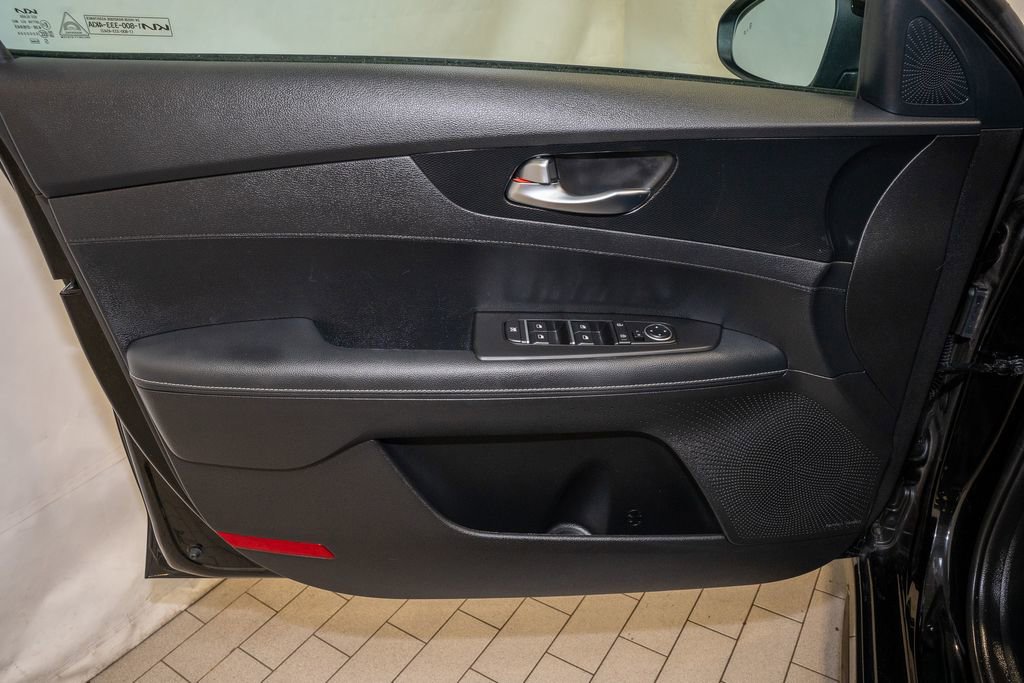 Used 2023 Kia Forte GT-Line w/ GT-Line Premium Package image 11