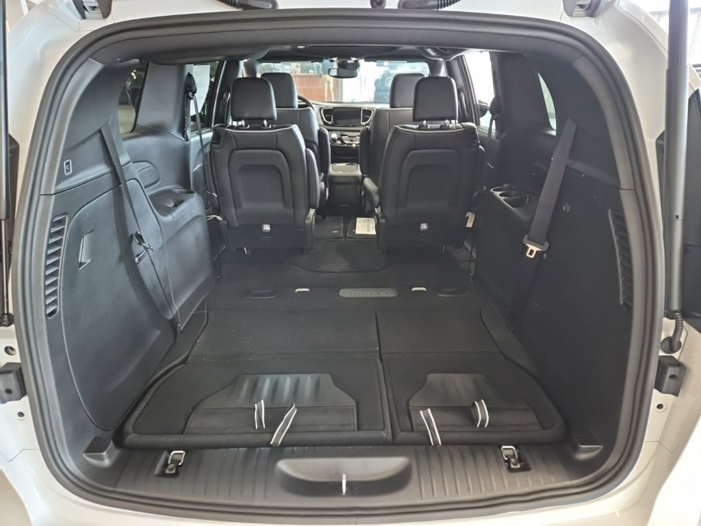 New 2026 Chrysler Pacifica Limited w/ S Appearance Package image 56