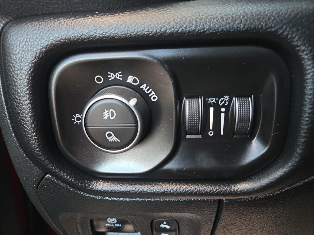 Used 2020 RAM 1500 Laramie AWD/4WD image 21