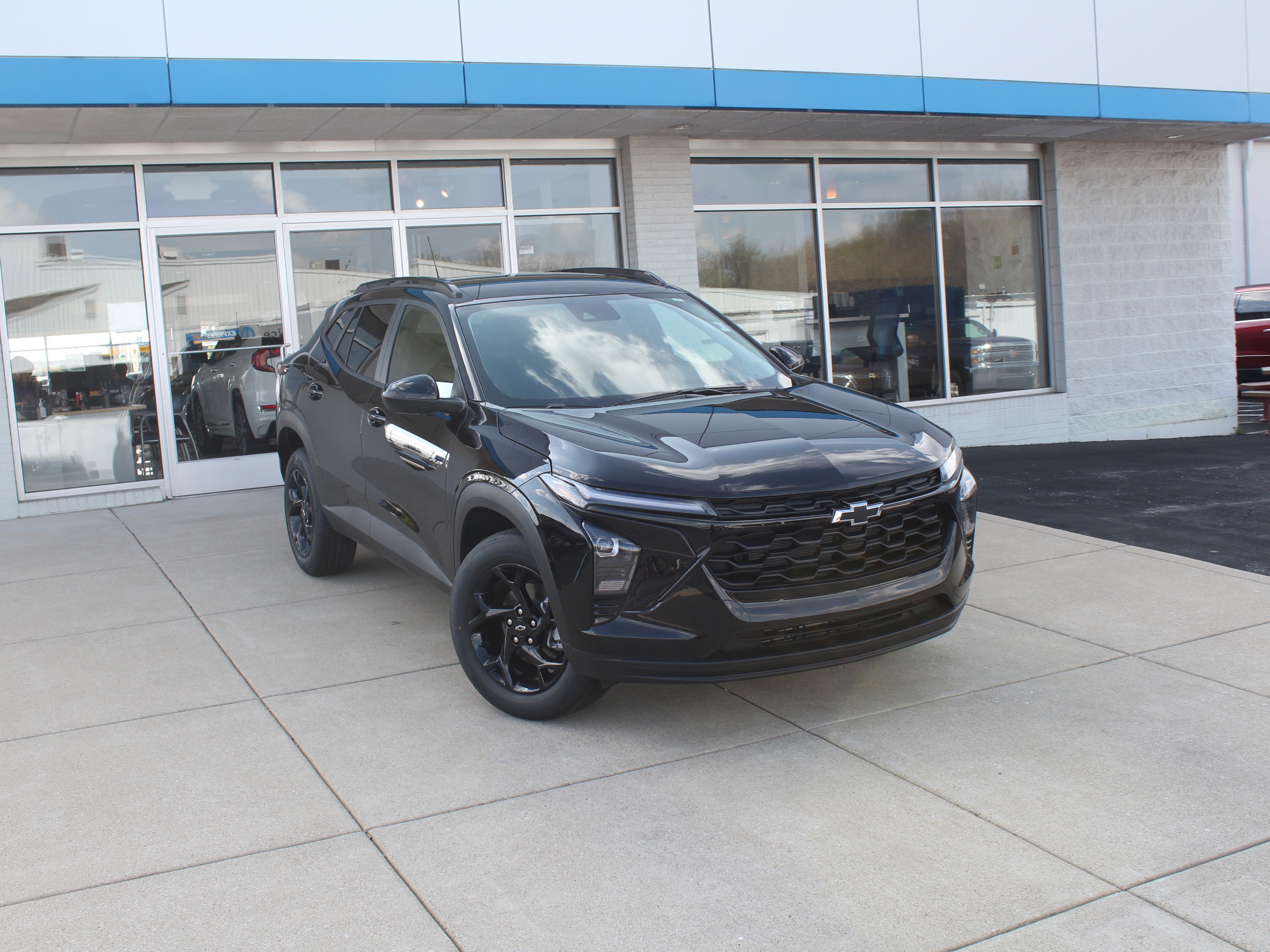 New 2026 Chevrolet Trax LT w/ Driver Confidence Package FWD image 2