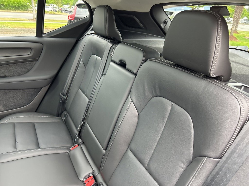 New 2025 Volvo XC40 B5 Ultra w/ Protection Package Premier image 6