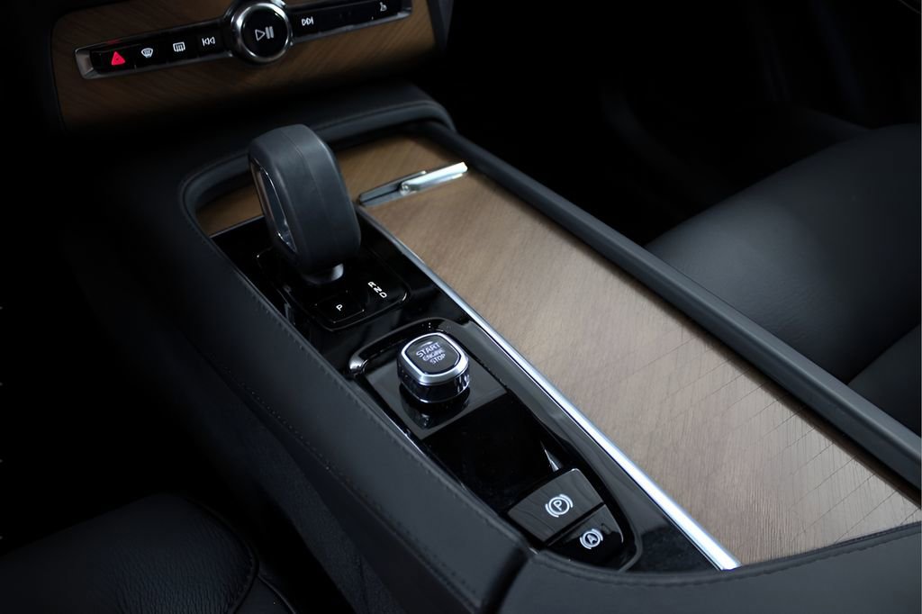 Certified 2024 Volvo XC90 T8 Plus w/ Protection Package image 29