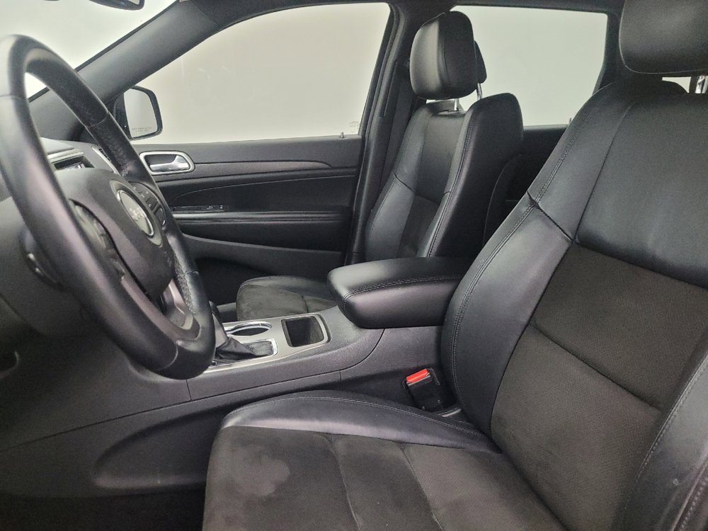 Used 2018 Jeep Grand Cherokee Altitude RWD image 17