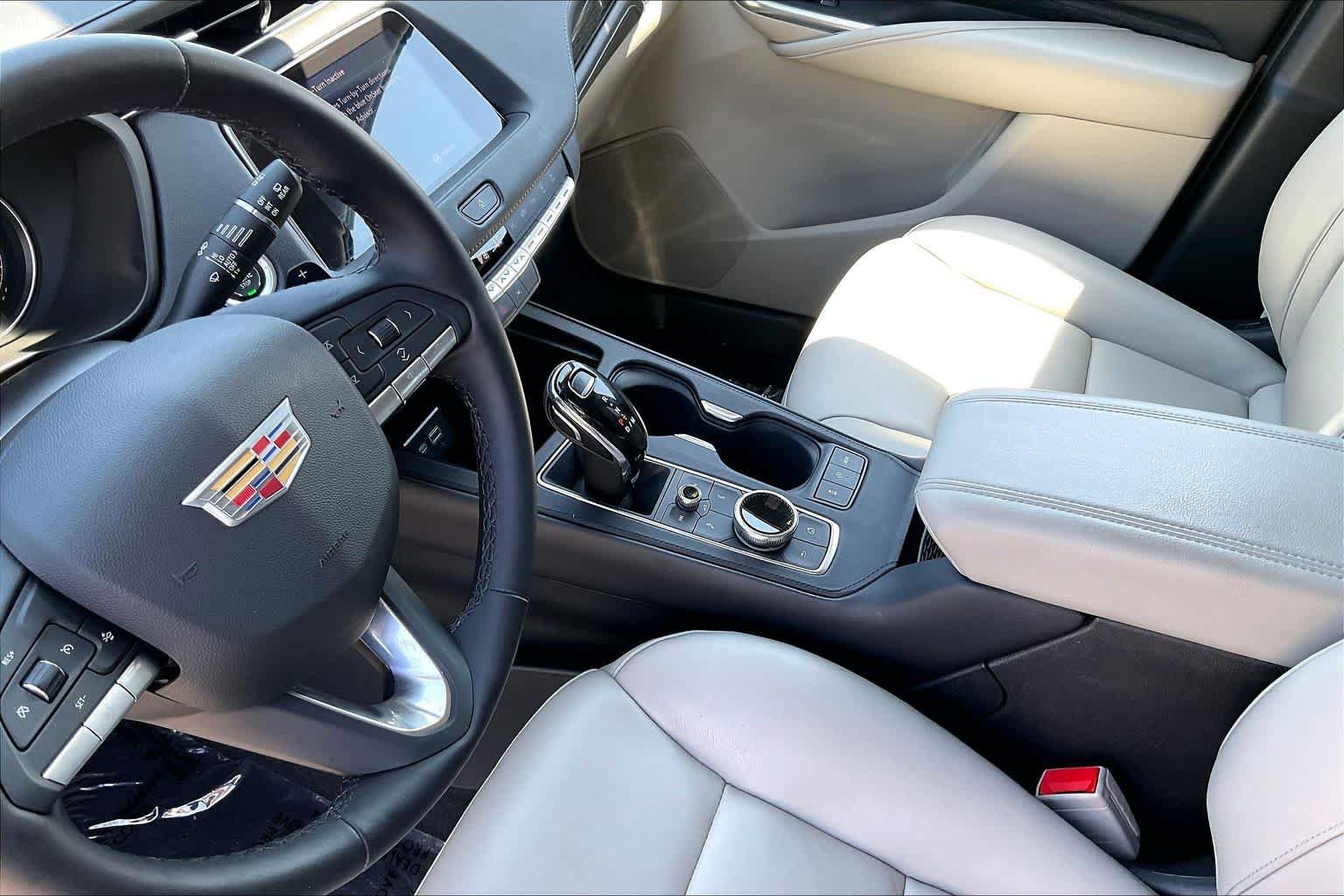 Used 2023 Cadillac XT4 Premium Luxury w/ Enhanced Visibility Package FWD image 17
