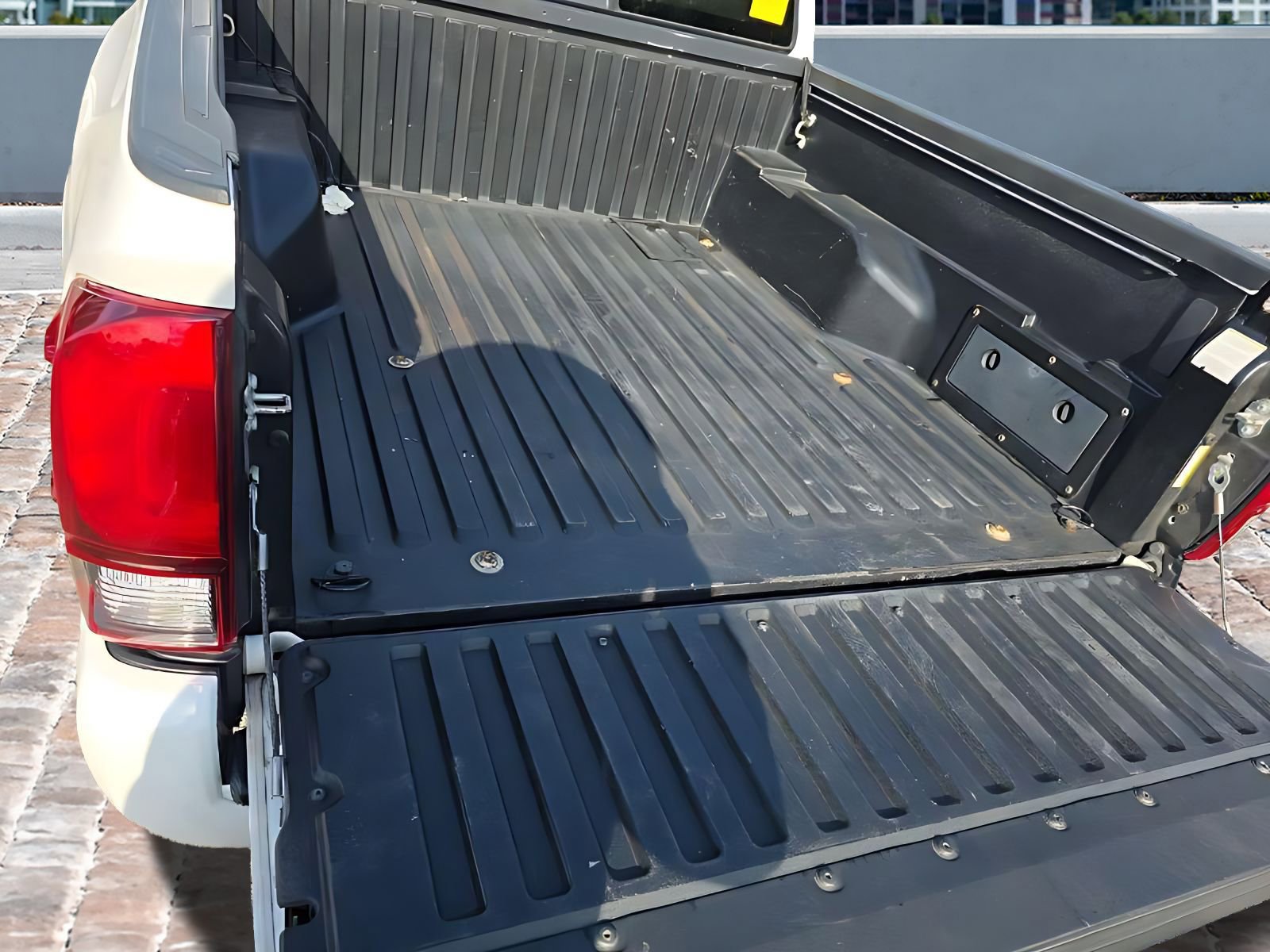 Used 2021 Toyota Tacoma SR w/ SR Convenience Package image 14