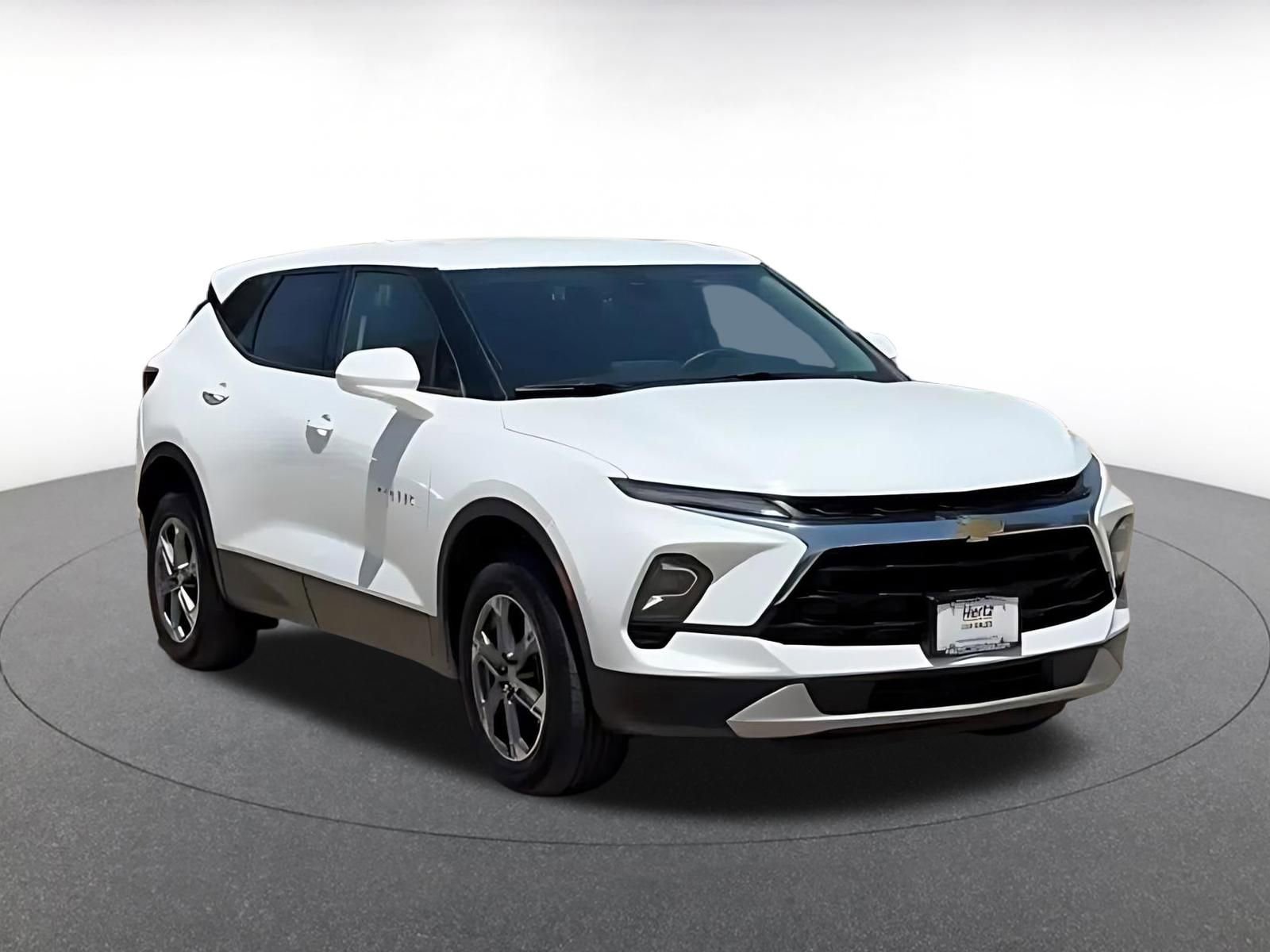 Used 2025 Chevrolet Blazer LT FWD image 3