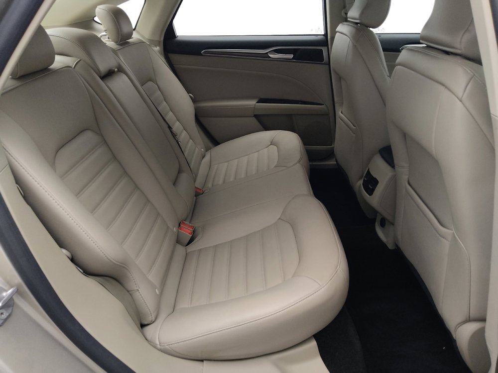 Used 2018 Ford Fusion SE w/ Fusion SE Technology Package FWD image 19