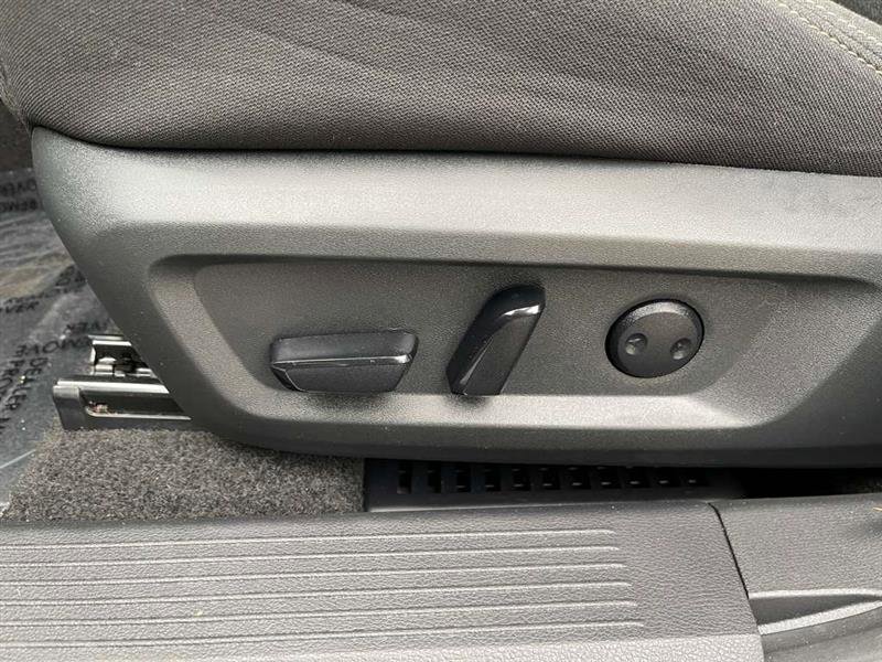 Used 2024 Nissan Rogue SV image 61