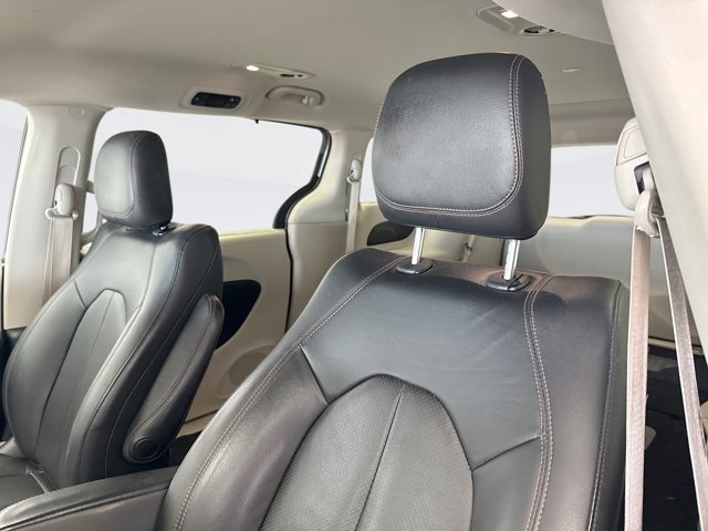 Used 2019 Chrysler Pacifica Touring-L FWD image 10