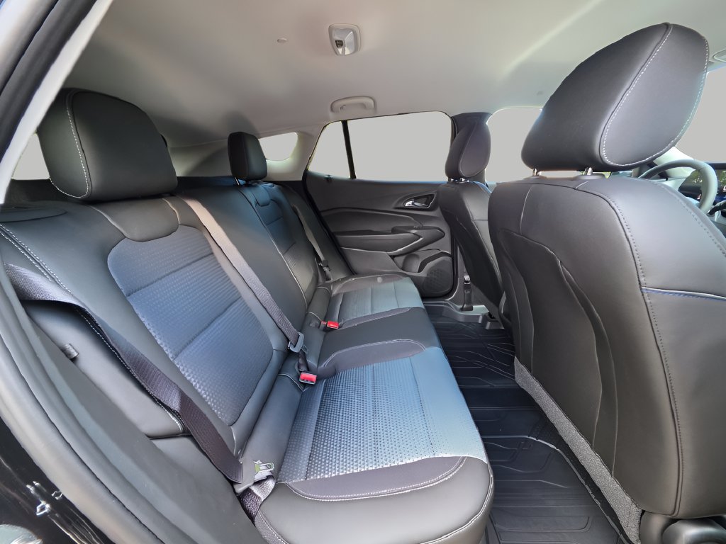 New 2026 Chevrolet Trax LT w/ Midnight Edition FWD image 8