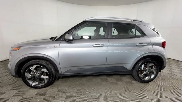 Used 2023 Hyundai Venue SEL FWD image 10