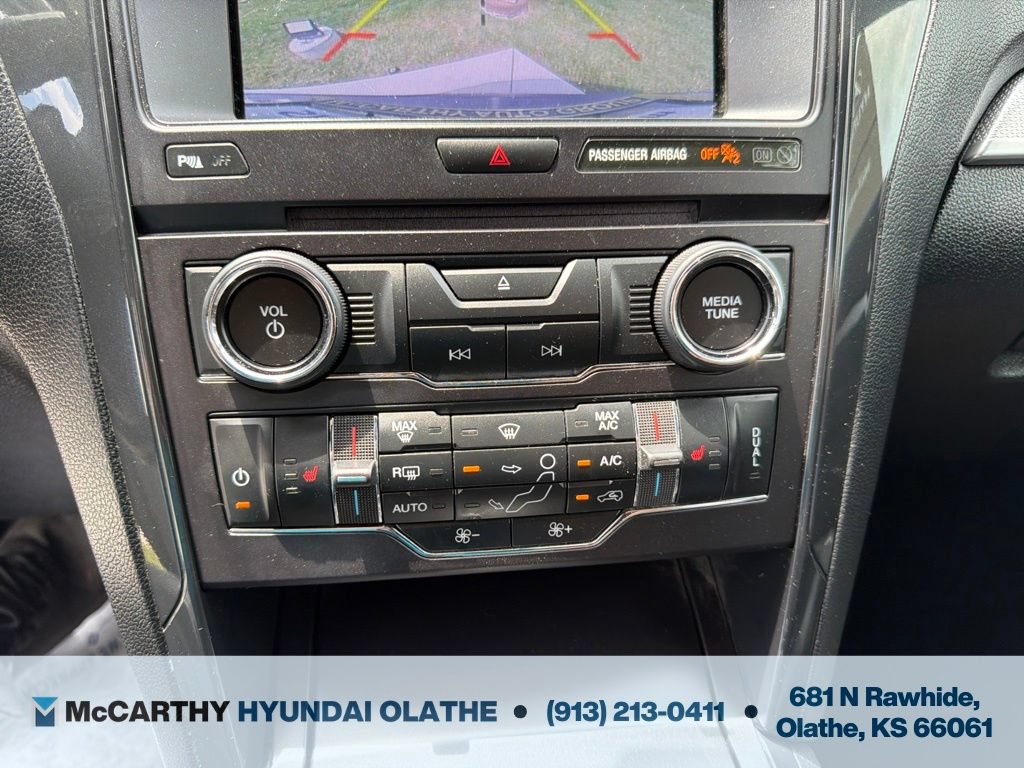 Used 2017 Ford Explorer XLT w/ Equipment Group 202A AWD/4WD image 29