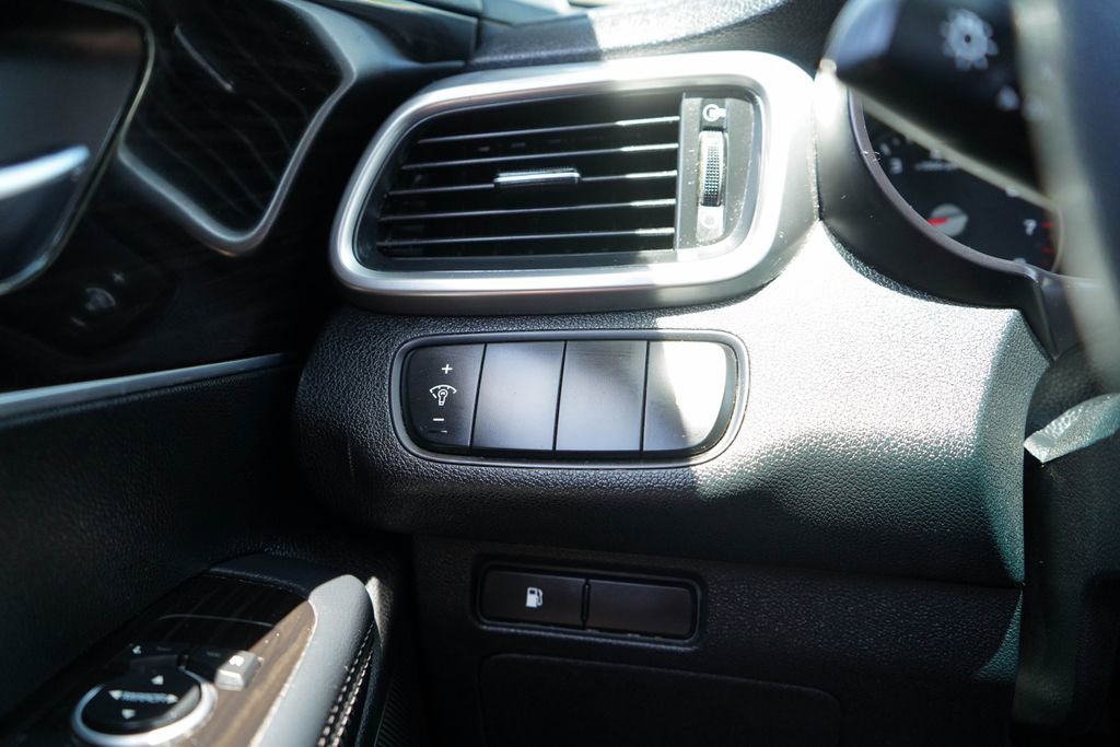 Used 2019 Kia Sorento L FWD image 29