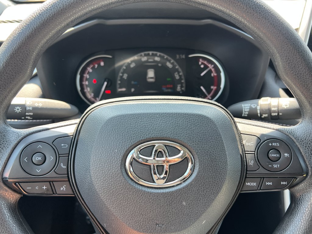 Used 2025 Toyota RAV4 XLE FWD image 23