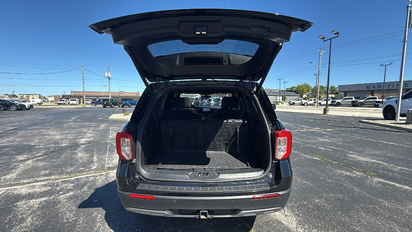 Used 2020 Ford Explorer XLT w/ Equipment Group 202A AWD/4WD image 23