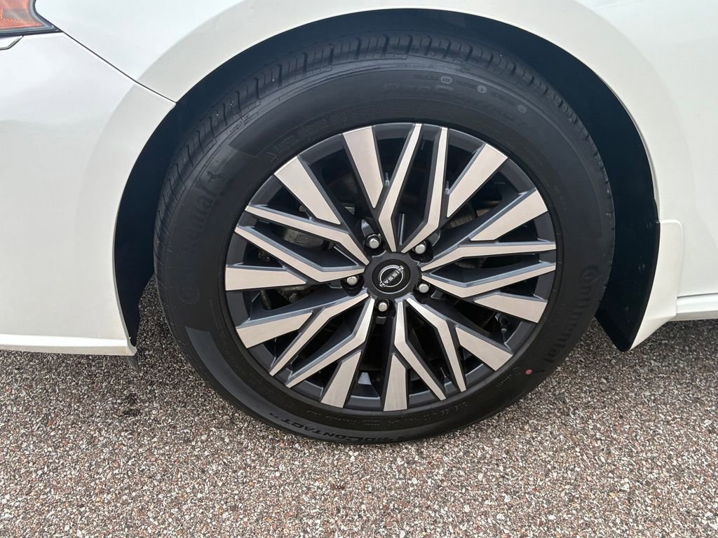 Used 2023 Nissan Altima 2.5 SV FWD image 11