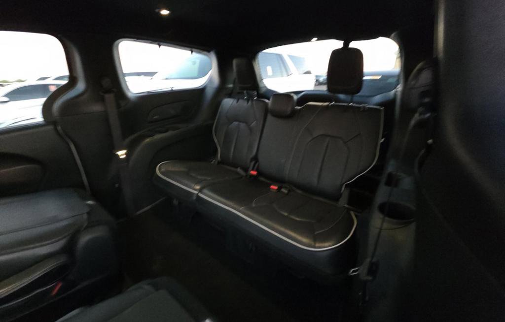 Used 2020 Chrysler Pacifica Limited w/ Advanced Safetytec Group image 12