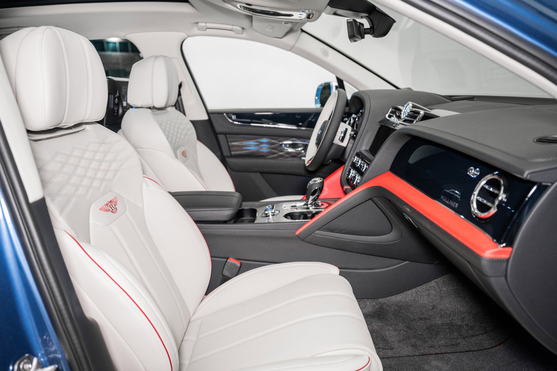 New 2025 Bentley Bentayga Extended Wheelbase image 2