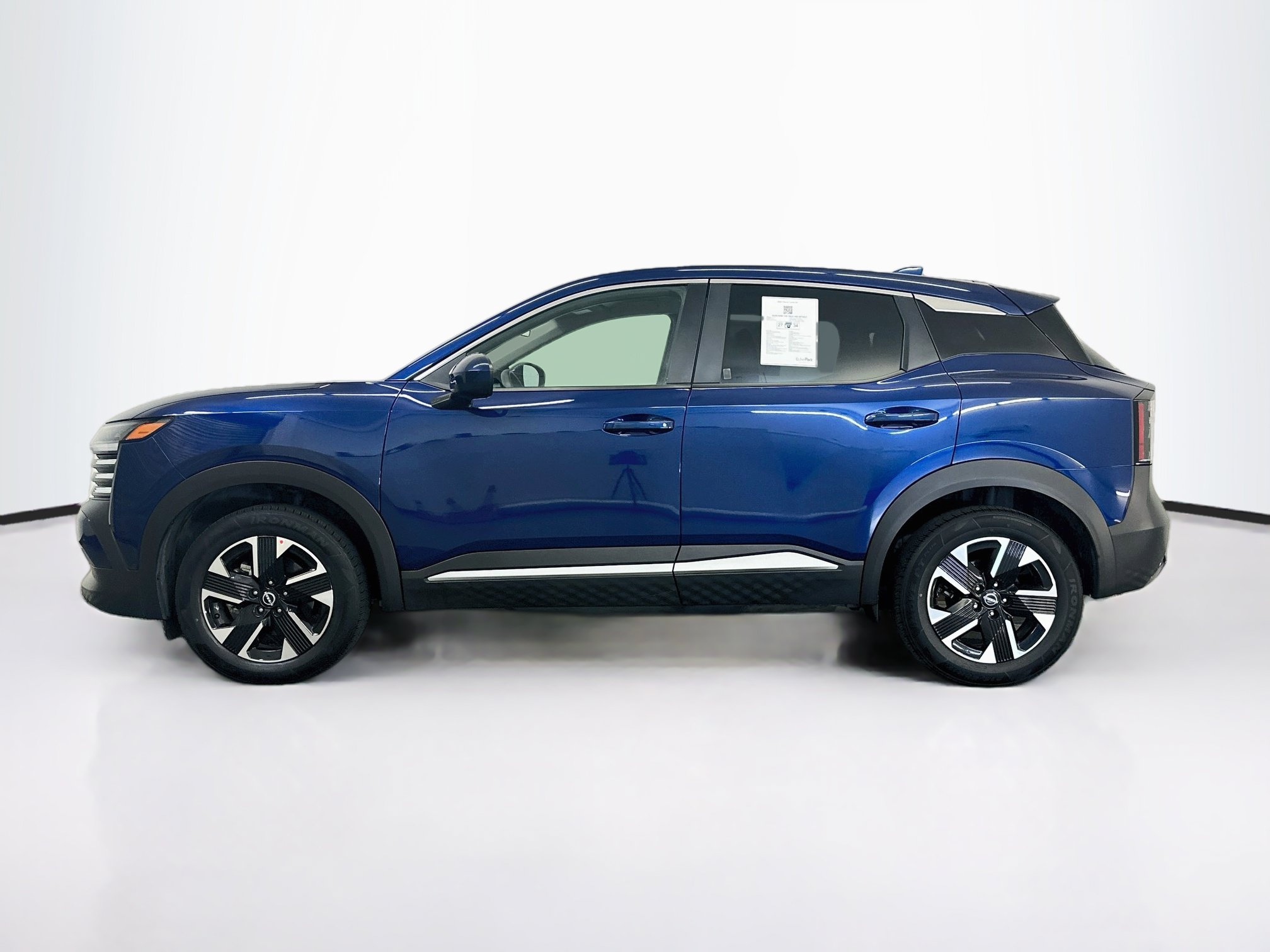 Used 2025 Nissan Kicks SV AWD/4WD image 4