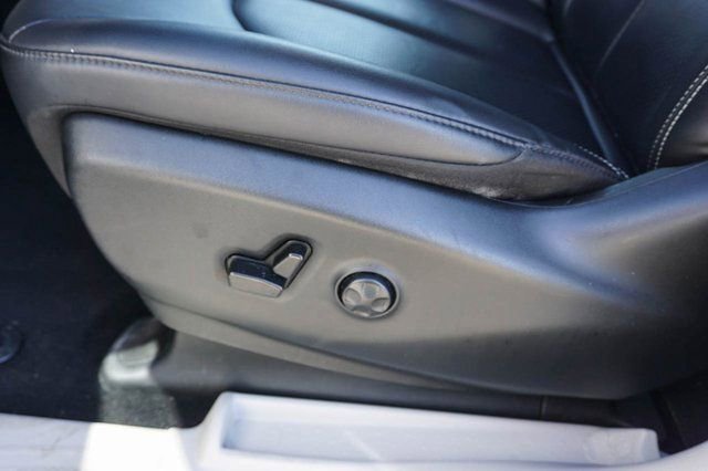 Used 2024 Chrysler Pacifica Touring-L image 15