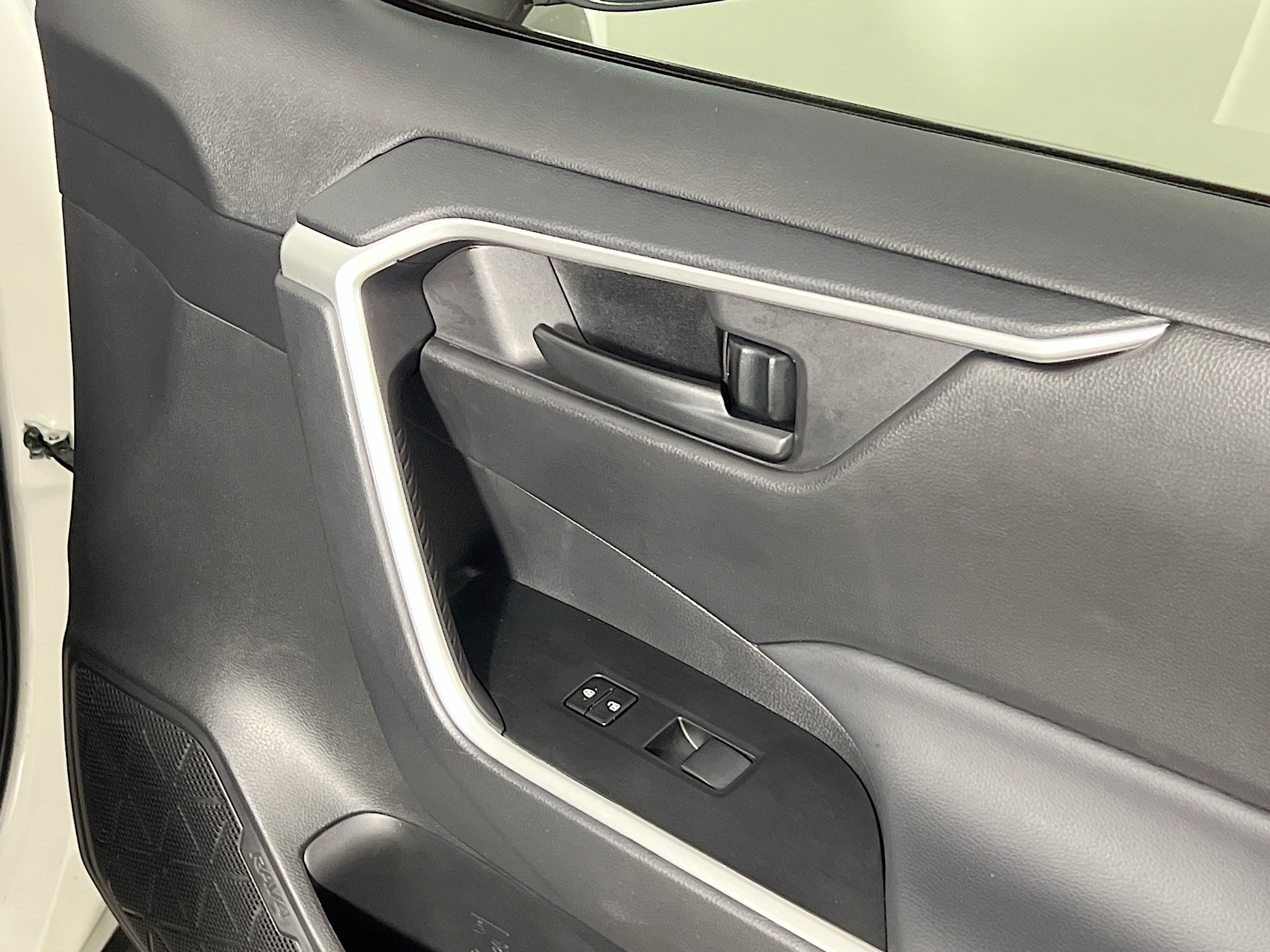 Used 2024 Toyota RAV4 LE image 32