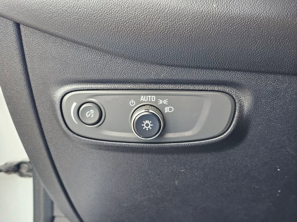 Used 2018 Chevrolet Equinox LT AWD/4WD image 32