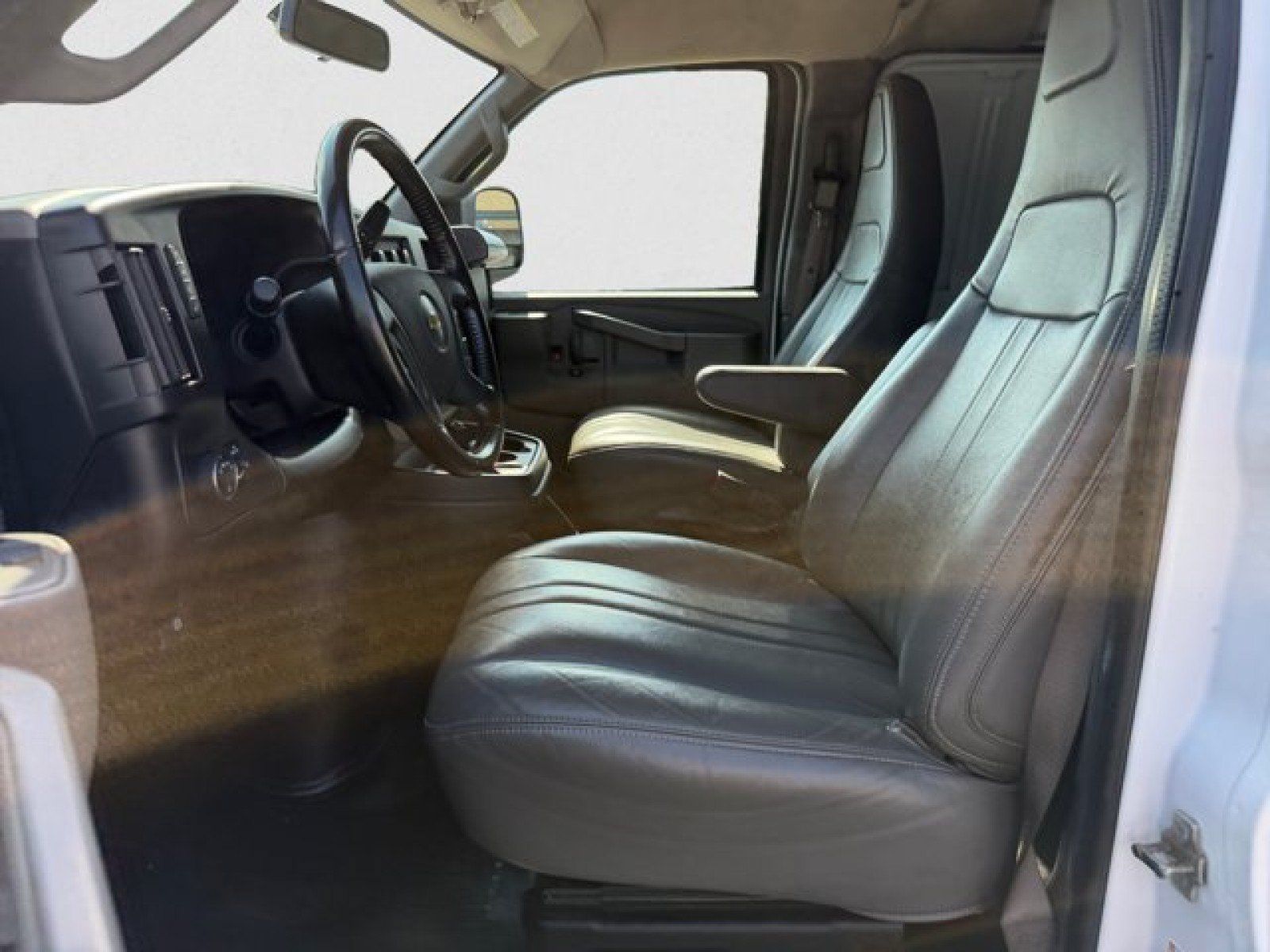 Used 2022 Chevrolet Express 2500 Extended w/ Driver Convenience Package RWD image 10