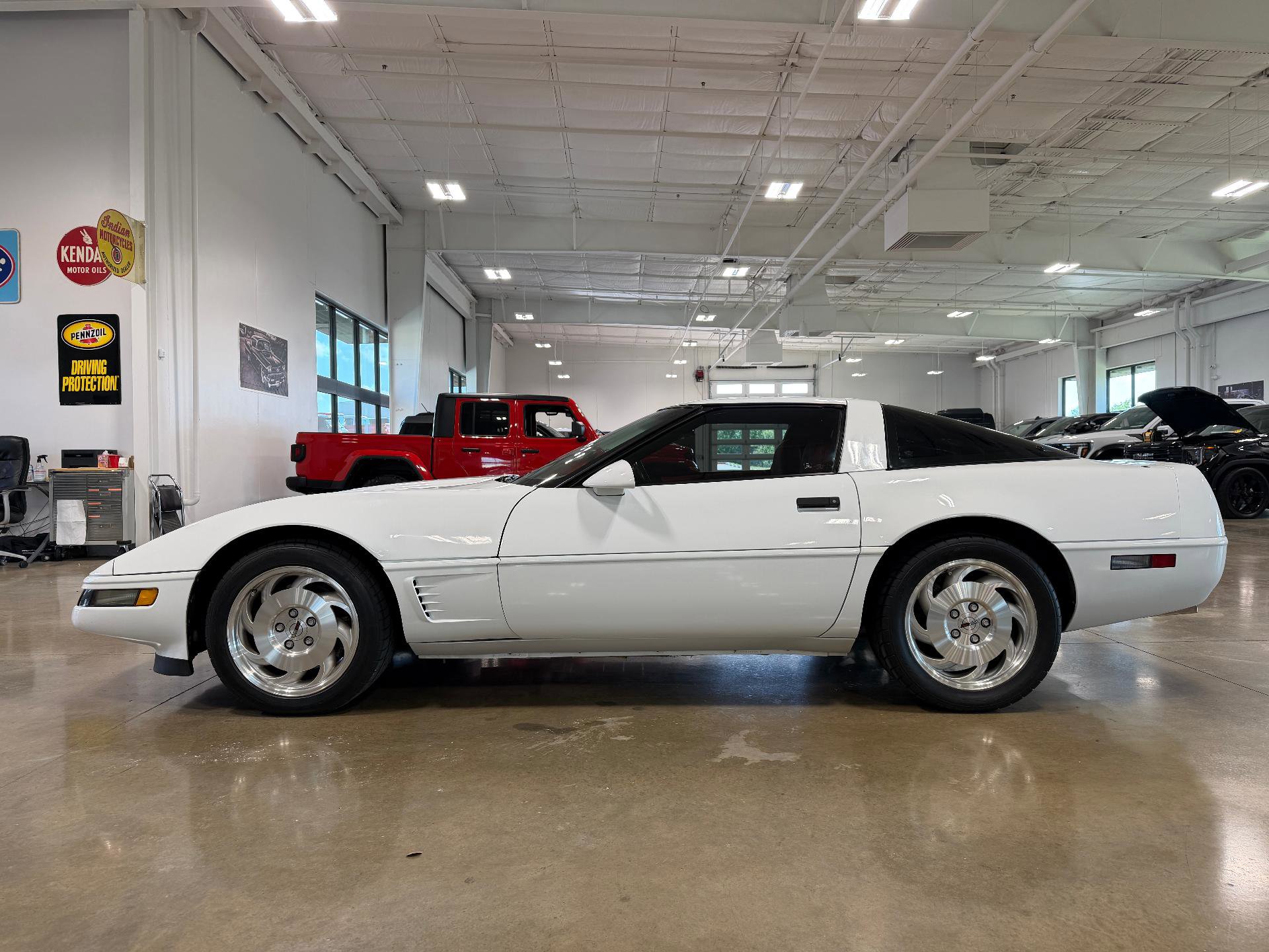 Used 1995 Chevrolet Corvette Coupe image 3