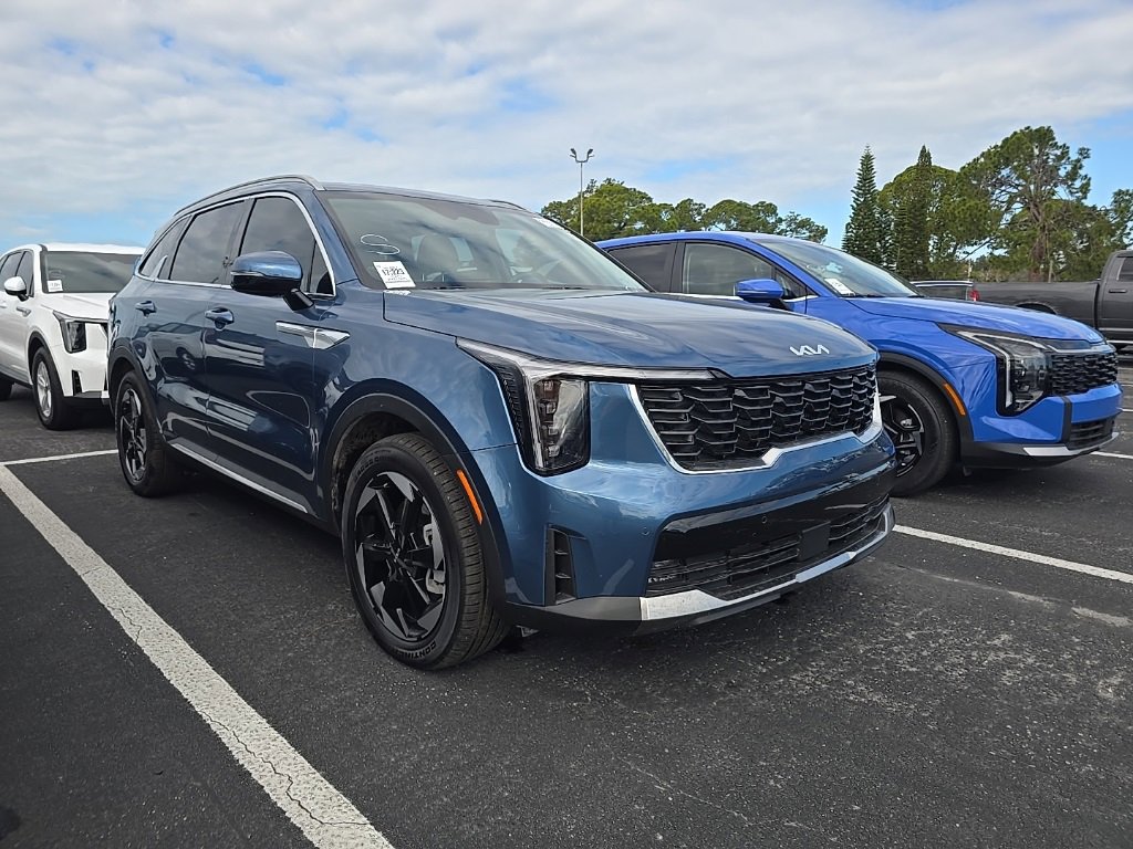 Certified 2025 Kia Sorento EX image 2
