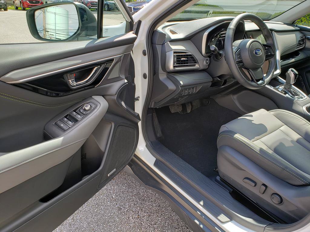 Used 2025 Subaru Outback Onyx Edition AWD/4WD image 8