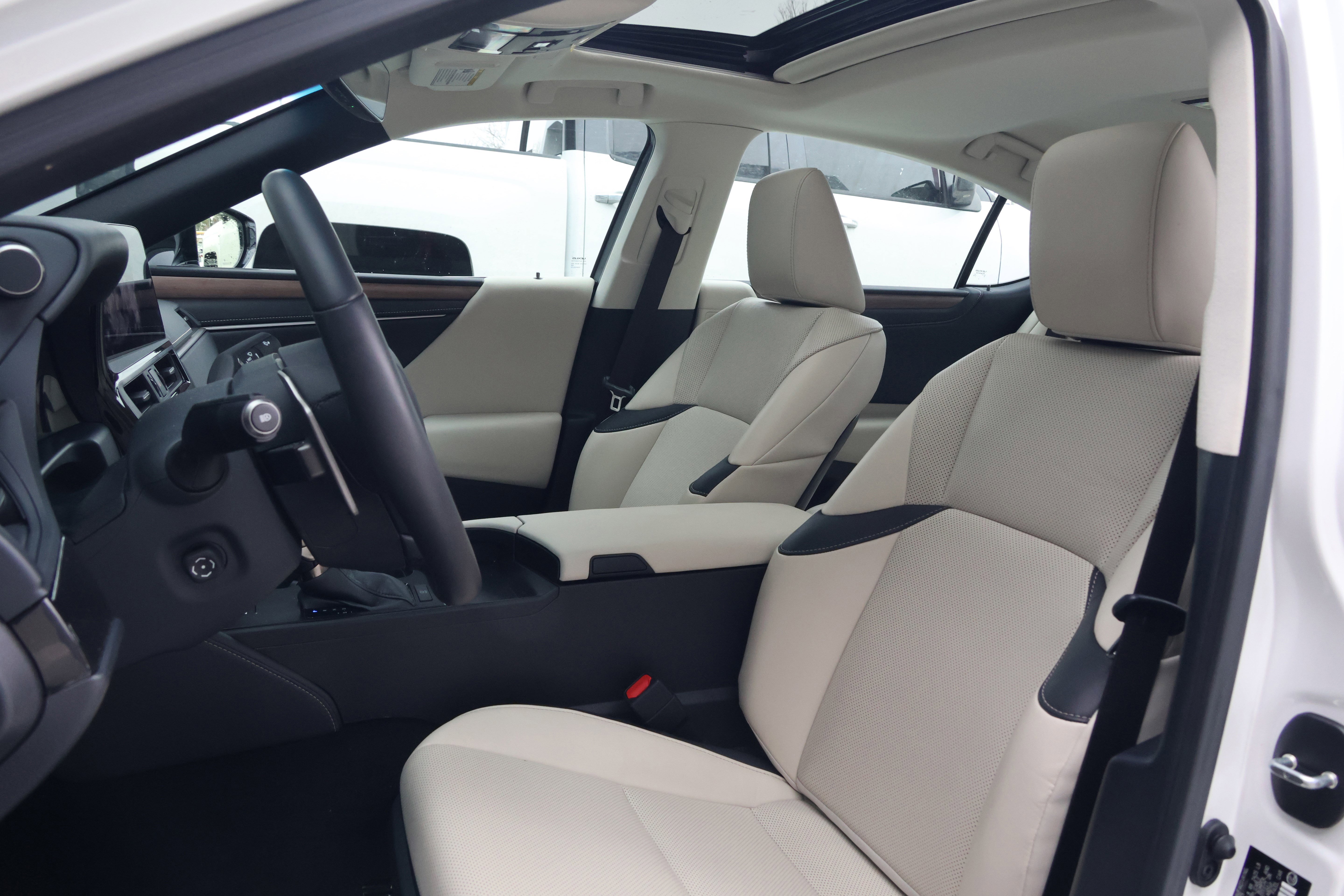 Certified 2025 Lexus ES 350 w/ Premium Package image 32