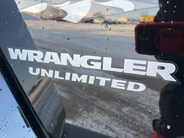 Used 2017 Jeep Wrangler Unlimited Sahara w/ Dual Top Group image 27