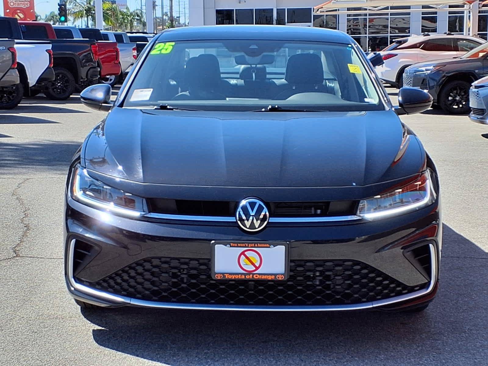 Used 2025 Volkswagen Jetta SE FWD image 2