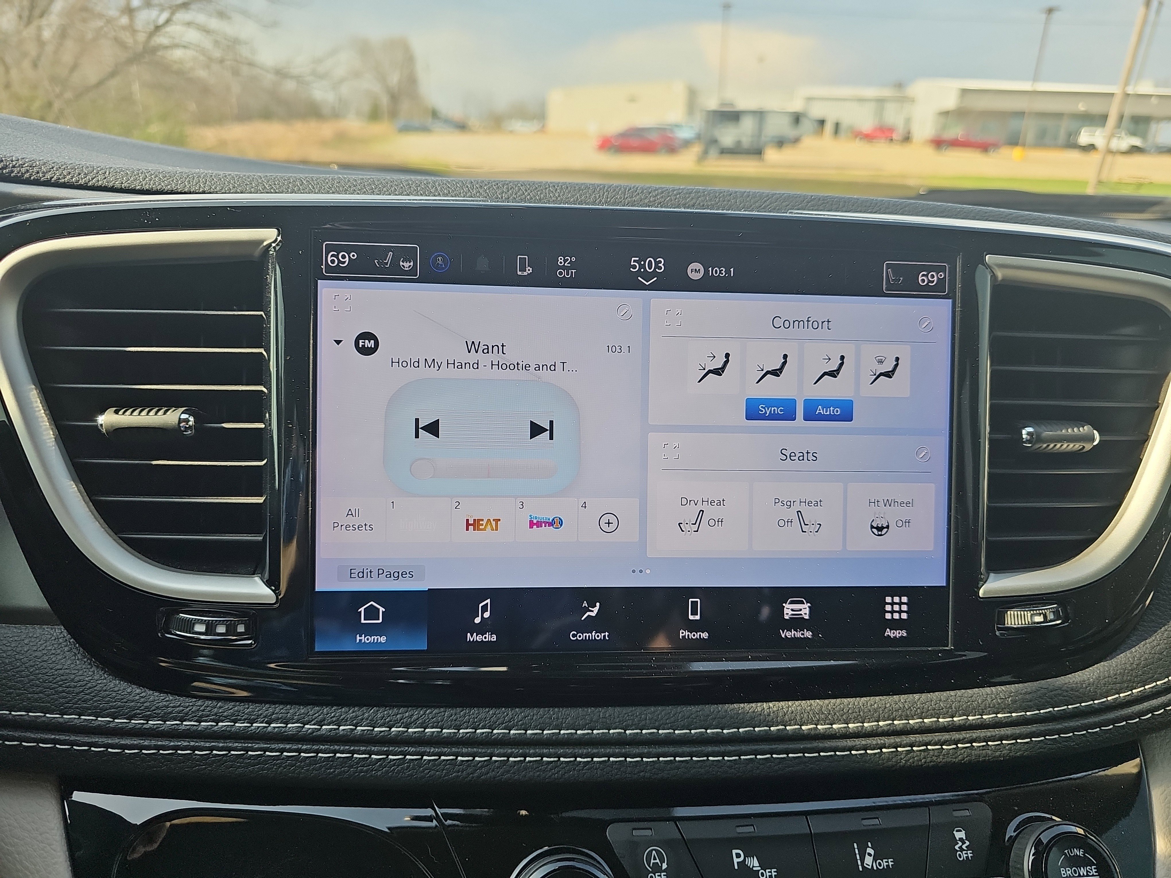 Used 2024 Chrysler Pacifica Touring-L w/ Road Tripper Package image 28