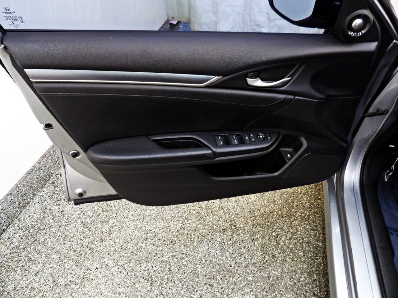 Used 2016 Honda Civic Touring image 7
