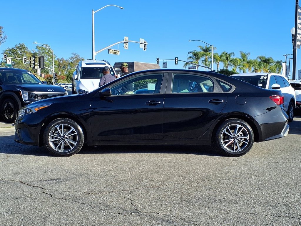 Certified 2023 Kia Forte LXS FWD image 3