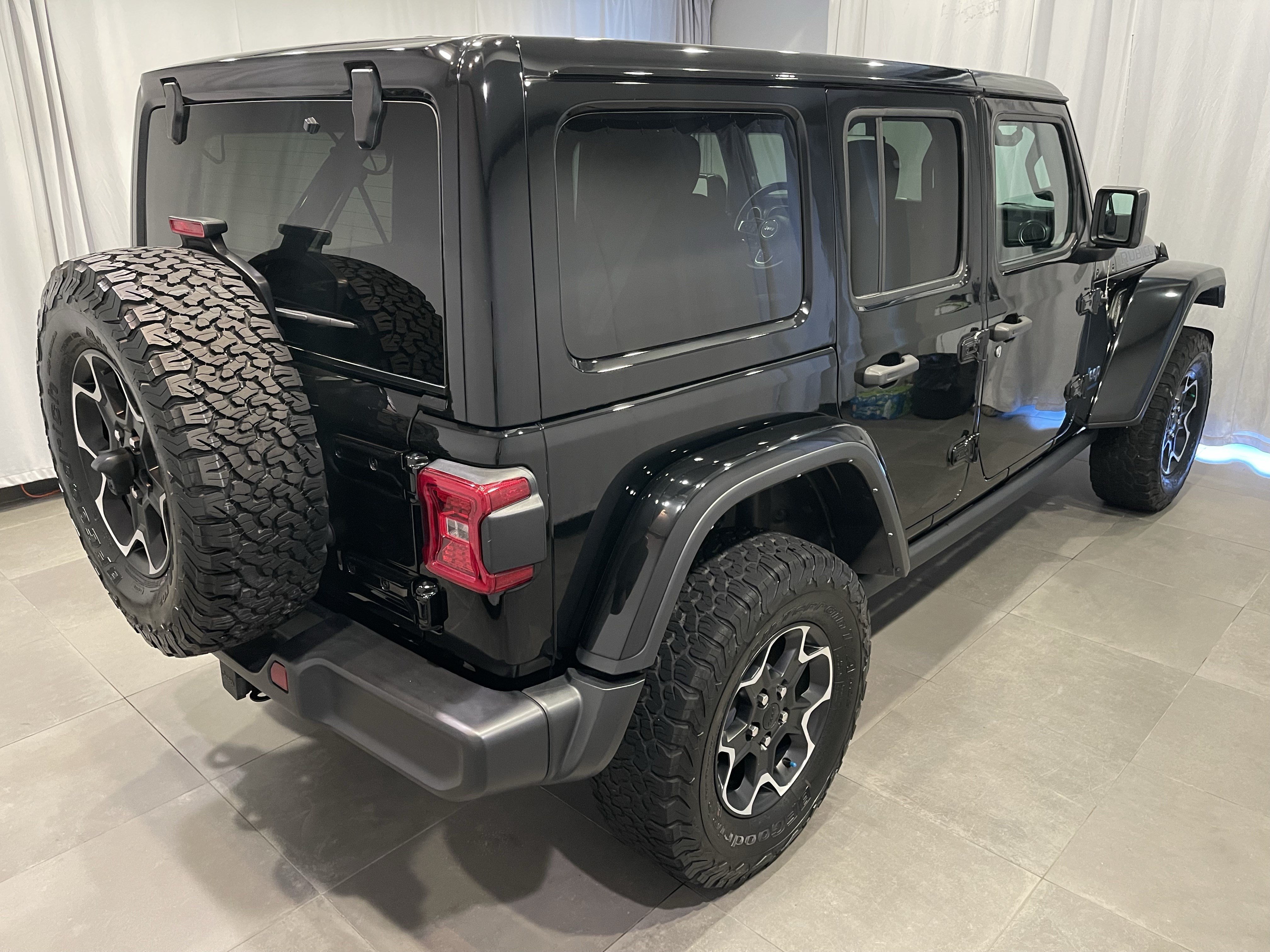 Used 2023 Jeep Wrangler Unlimited Rubicon 4xe w/ Cold Weather Group AWD/4WD image 6