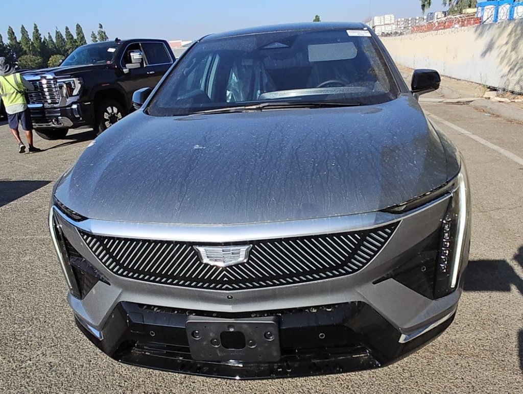 Used 2027 Cadillac Optiq Luxury RWD image 2