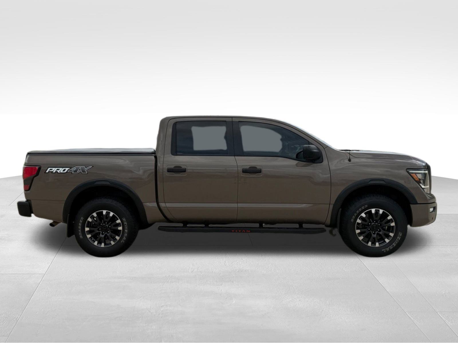 Used 2021 Nissan Titan PRO-4X w/ Pro-4x Utility Package image 4