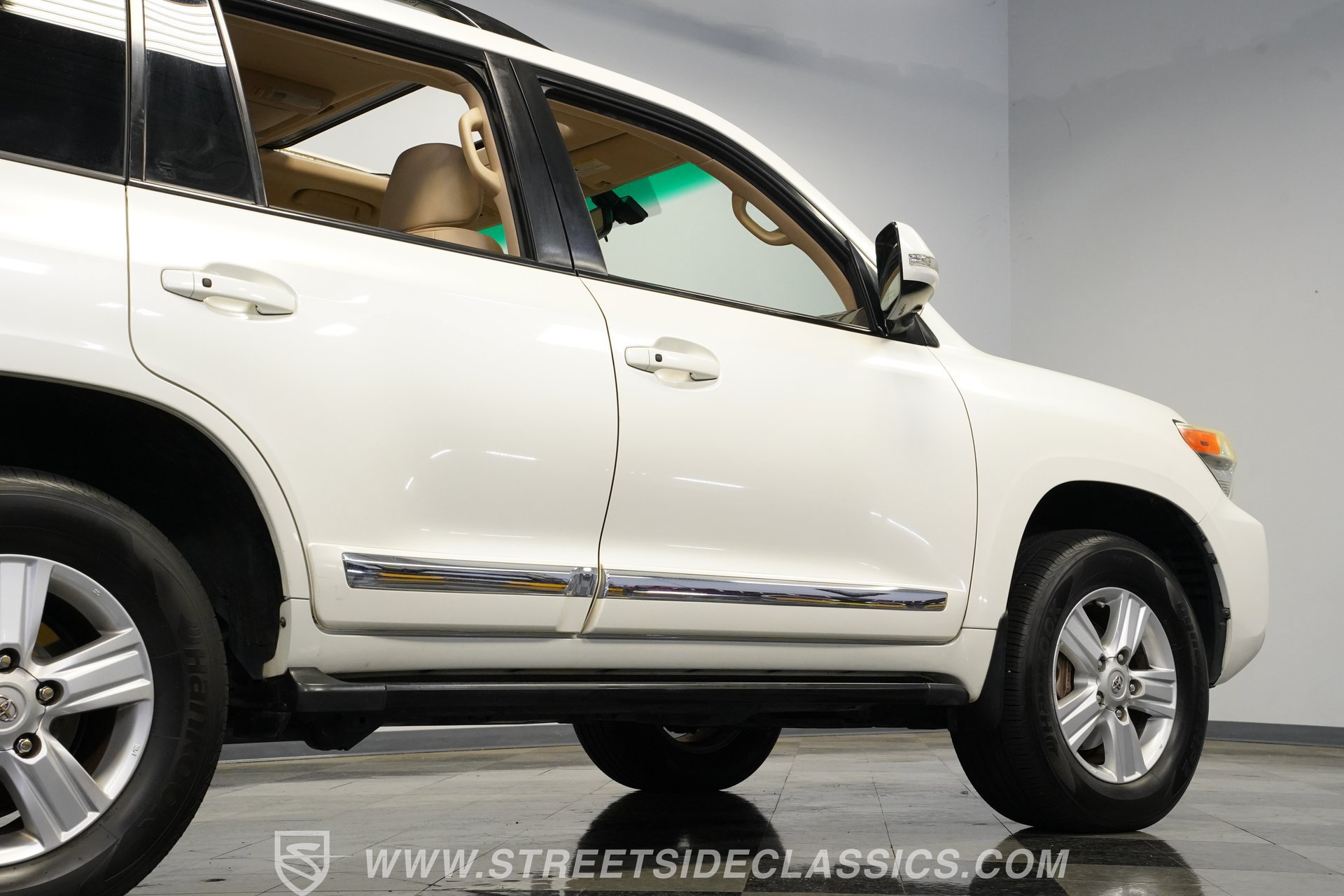 Used 2013 Toyota Land Cruiser AWD/4WD image 28