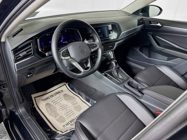 Used 2024 Volkswagen Jetta SE image 8