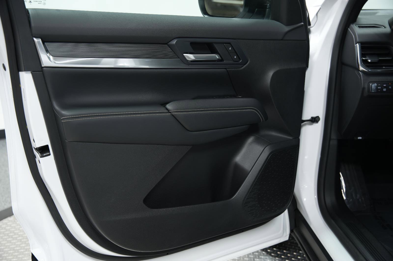 Used 2025 GMC Terrain Elevation image 24