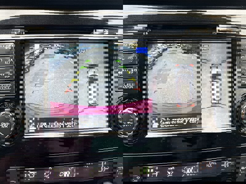 Used 2017 Nissan Rogue SL w/ SL Premium Package image 16