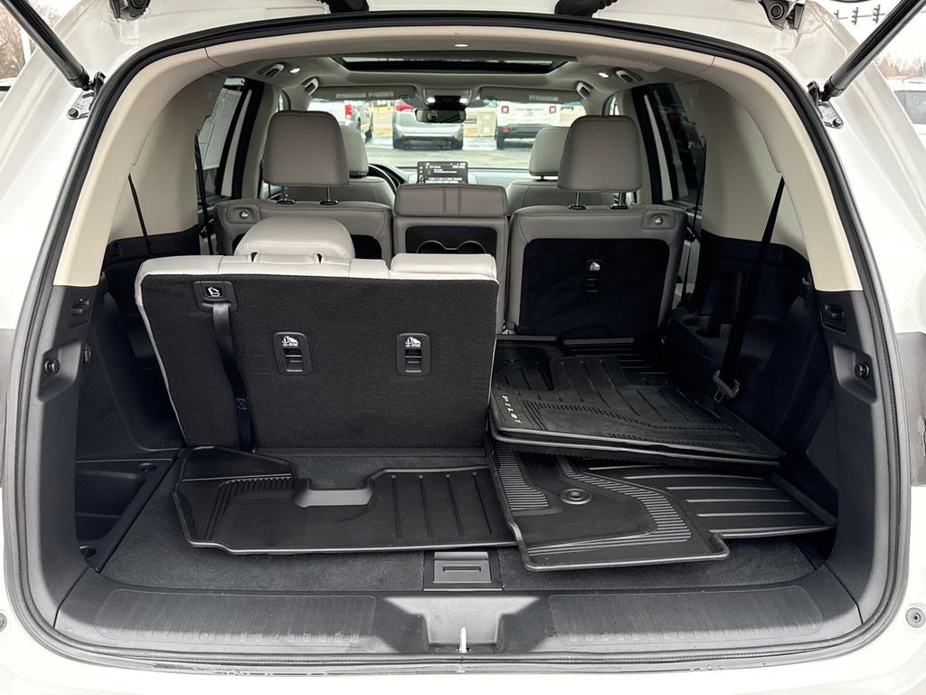 Certified 2025 Honda Pilot Touring image 16