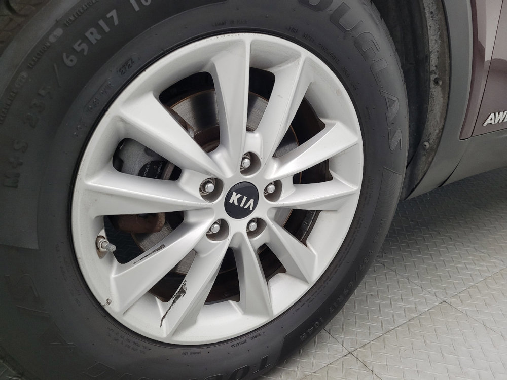 Used 2019 Kia Sorento LX image 31